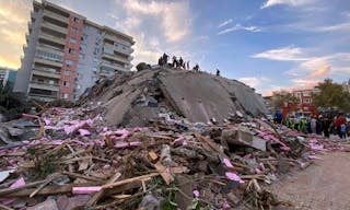 土耳其地震房屋倒塌