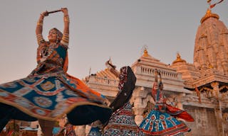 Navratri_garba_at_Ambaji_temple