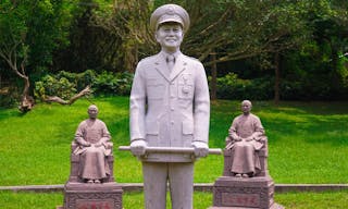 蔣介石 Taoyuan, Taiwan - May 2016: Sun Yat-sen and Chiang Kai-shek's statues in Cihu, Chiang Kai-shek and Chiang Ching-kuo historic