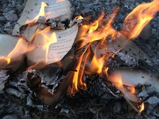 FAHRENHEIT 451 華氏451度 Burning books