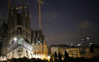 高第 聖家堂 A view of "La Sagrada Familia" basilica of his famous creator Antoni Gaudi and the supermoon¨  near Agbar tower after the