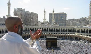 Supplicating_Pilgrim_at_Masjid_Al_Haram_