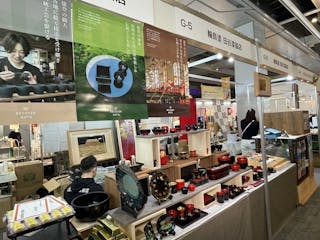 能登強震後，許多輪島塗漆器店、工坊被震毀或燒毀，日本各地舉辦活動予以支援，東京巨蛋城的集市活動，邀請來自七尾市、輪島市的店家設攤，獲熱烈響應。中央社記者戴雅真東京攝 113年3月17日