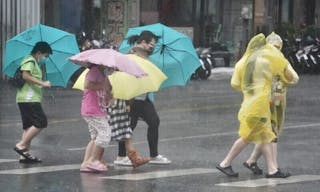 颱風牛步  高雄午後風雨轉強