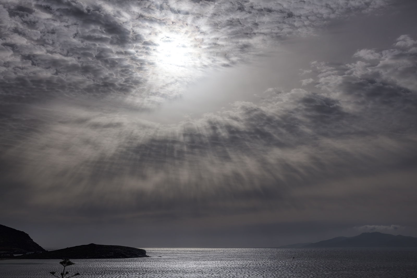 sinar matahari, matahari terbenam, laut, refleksi, langit, awan-awan, matahari terbit, malam, pagi, pantai, Matahari, sinar bulan, horison, suasana, Yunani, senja, musim semi, backlight, 2016, cahaya, awan, cuaca, Fajar, lautan, gelombang, pemandangan laut, kegelapan, gr, danau, fenomena atmosfer, fenomena meteorologi, cyclades, cycladesislands, Tinos, islandhopping, southaegean, Egeo, agiossostis