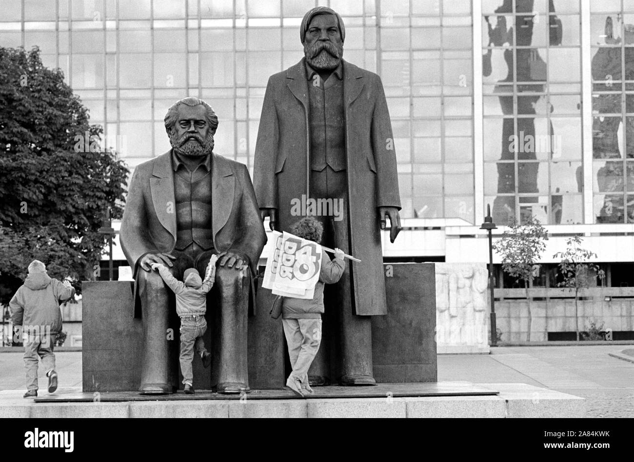 Germany, East Berlin, October 1989 - 40th anniversary of the birth of the GDR, a few days later the Berlin Wall falled - scenes of everyday life in th Stock Photo