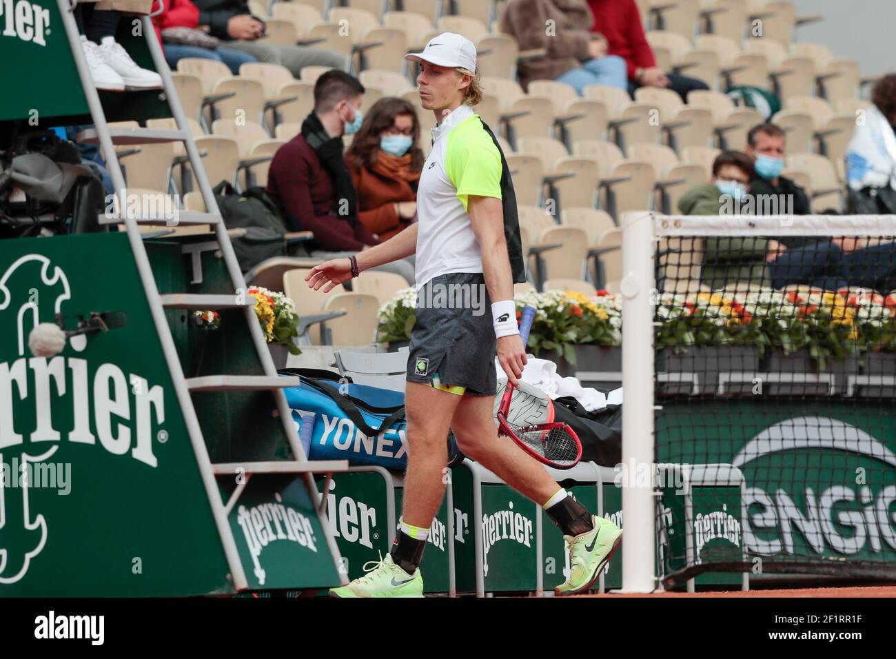 Denis SHAPOVALOV (CAN) has broken his tennis racket during the Roland Garros 2020, Grand Slam tennis tournament, on October 1 st, 2020 at Roland Garros stadium in Paris, France - Photo Stephane Allaman / DPPI Stock Photo