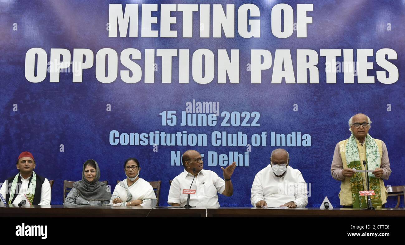 NEW DELHI, INDIA - JUNE 15: West Bengal Chief Minister Mamata Banerjee, NCP chief sharad Pawar, national president of the Samajwadi Party Akhilesh Yadav, Jammu and Kashmir Peoples Democratic Party Chief Mehbooba Mufti, Congress party leader and Leader of the Opposition in Rajya Sabha Mallikarjun Kharge, DMK party Leader TR Baalu, after opposition parties leader meeting on the Rastripati election, address media persons on June 15, 2022 in New Delhi, India. At least 17 parties including Congress, Samajwadi Party, NCP, DMK, RJD and the Left parties attended the meeting. (Photo by Sonu Mehta/Hin Stock Photo