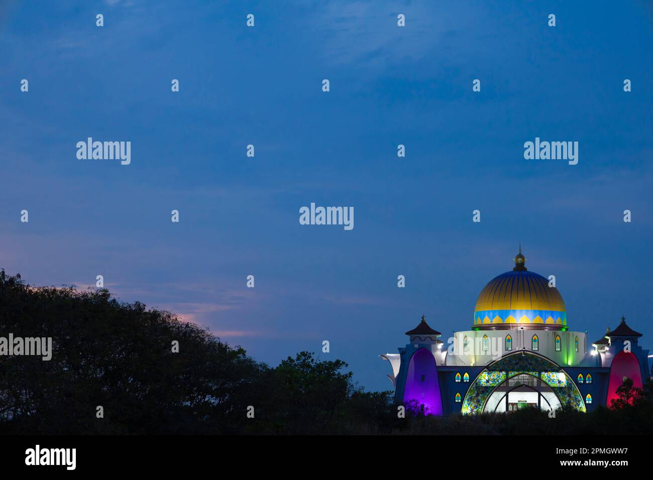 Night view of Malacca Straits Mosque, Melaka, Malaysia Stock Photo - Alamy