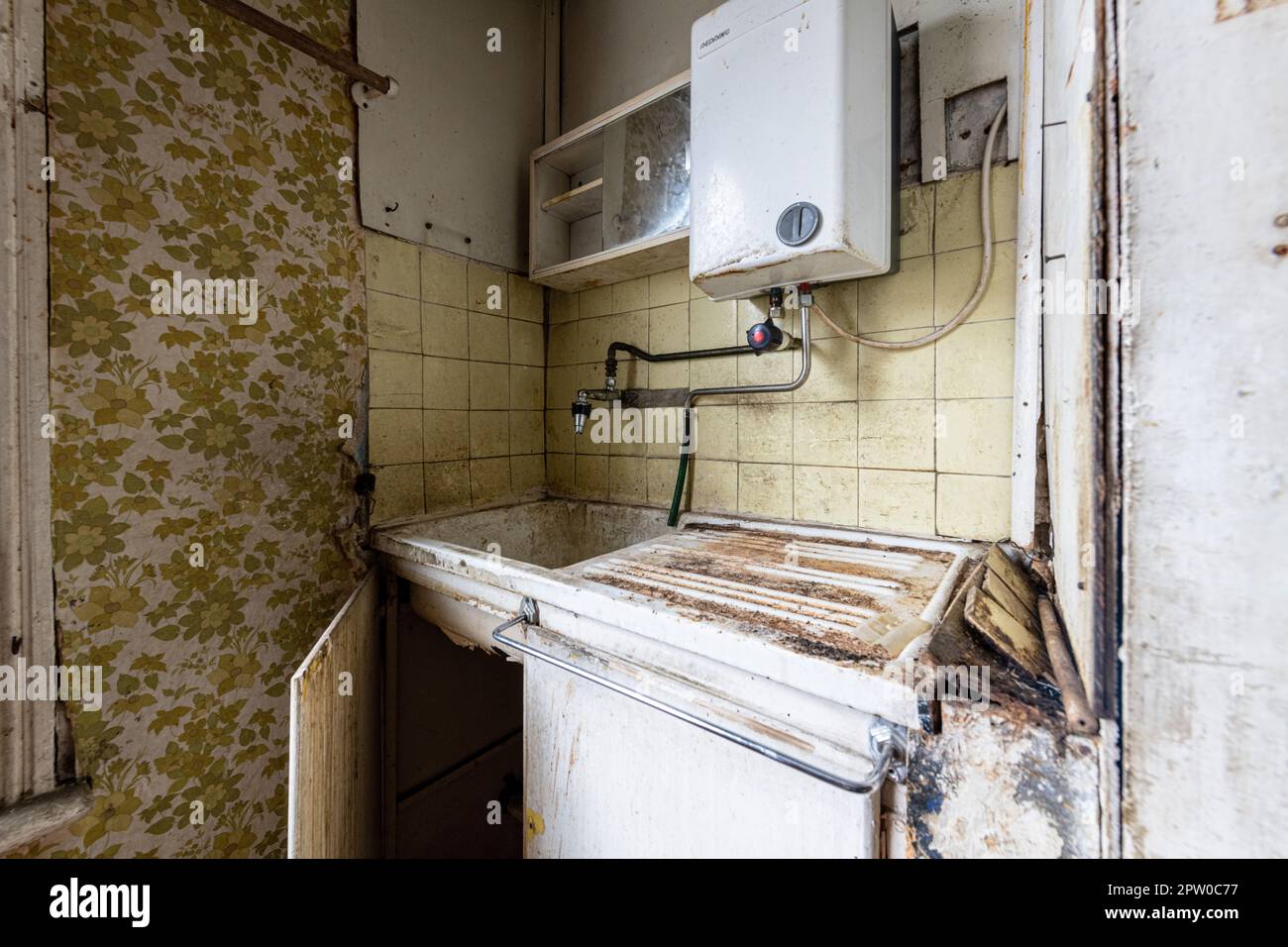 A dirty broken sink in a filthy unmodernised Kitchen in South London. Stock Photo