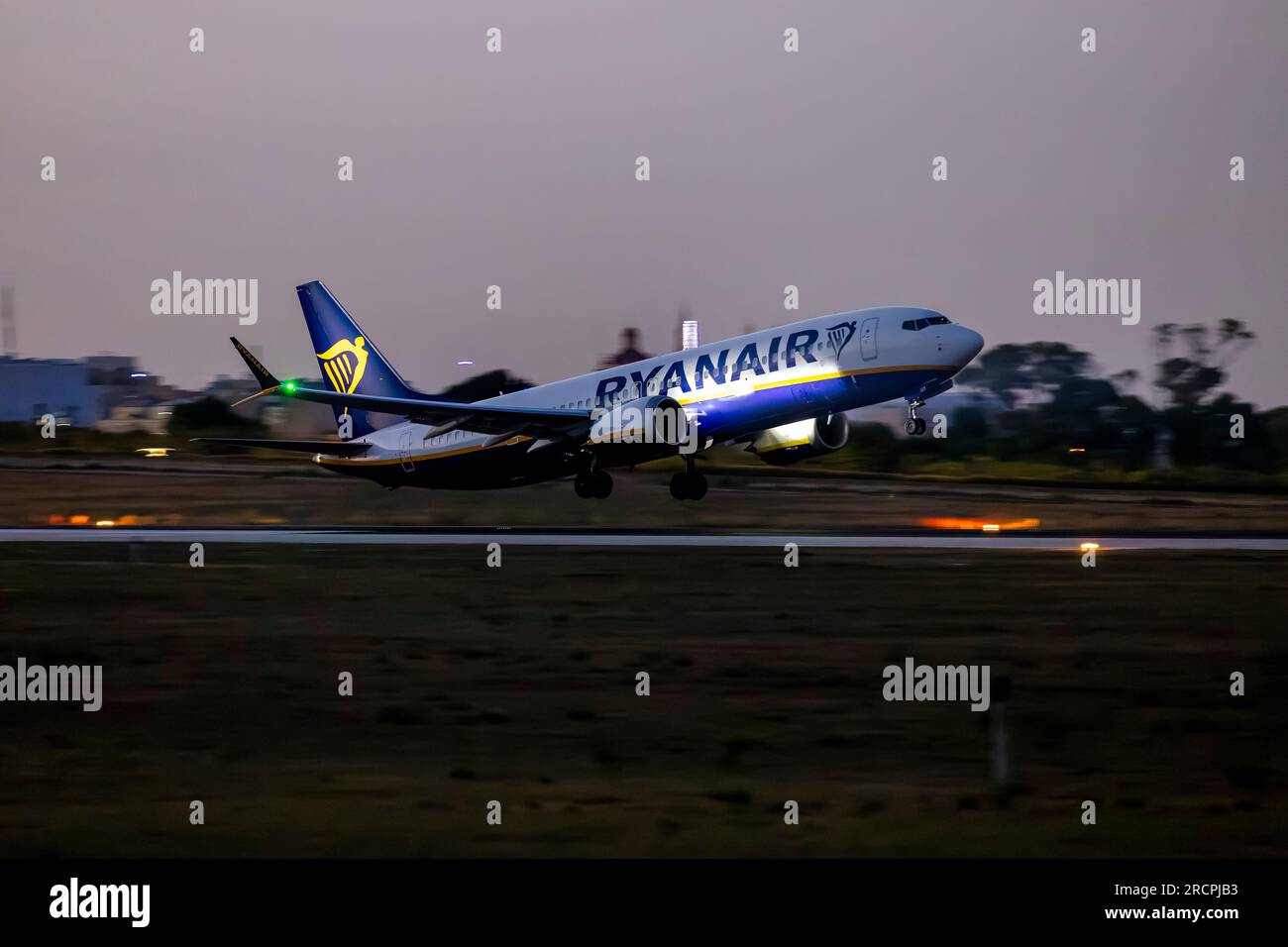 Ryanair Boeing 737-8-200 MAX (Reg: EI-IGV) departing runway 13 just before total darkness. Stock Photo