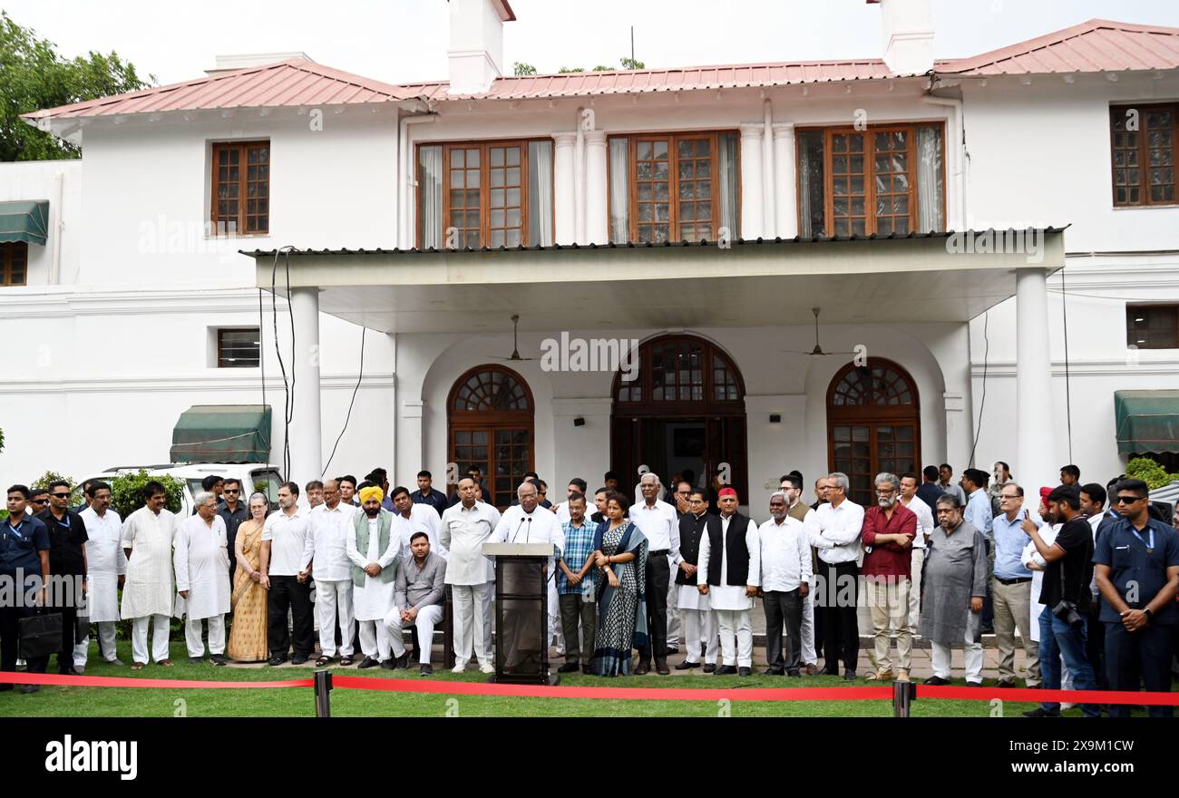 NEW DELHI, INDIA - JUNE 1: Congress President Mallikarjun Kharge, the party leaders Sonia Gandhi and Rahul Gandhi, Delhi Chief Minister and AAP chief Arvind Kejriwal, Punjab Chief Minister Bhagwant Mann, JMM leader Kalpana Soren, Samajwadi party leader Akhilesh Yadav, NCP President Sharad Pawar, DMK leader TR Baalu, RJD leader Tejashwi Yadav, CPI(M) Sitaram Yechury and others after INDIA bloc leaders' meeting at Kharge's residence, on June 1, 2024 in New Delhi, India. The INDIA bloc meeting in Delhi to discuss the future course of action after the results of the Lok Sabha polls are announced o Stock Photo