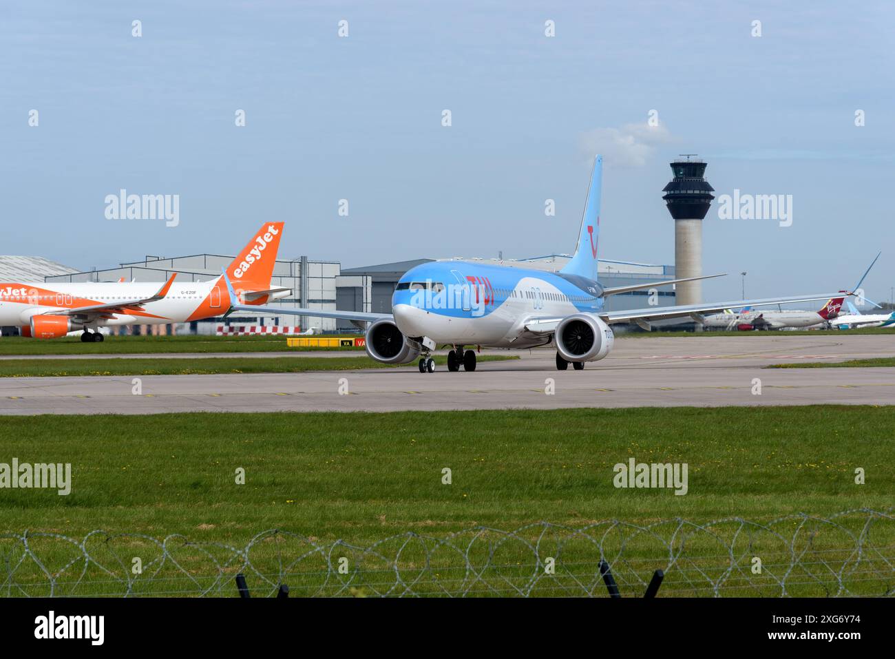 Tui Airways Boeing 737 at Manchester Airport Stock Photo