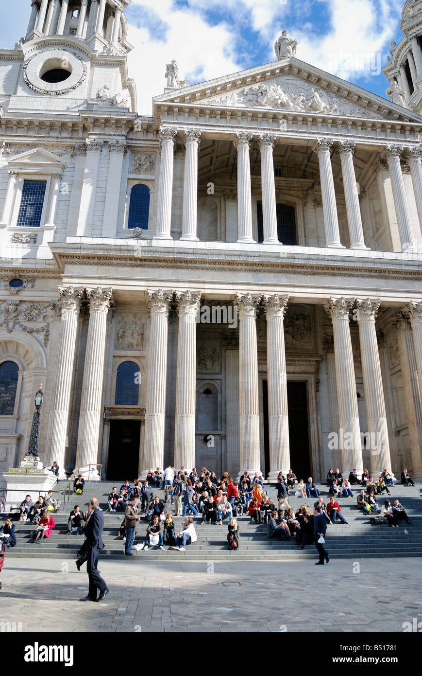 Tourists on the steps leading to St Pauls cathedral Stock Photo