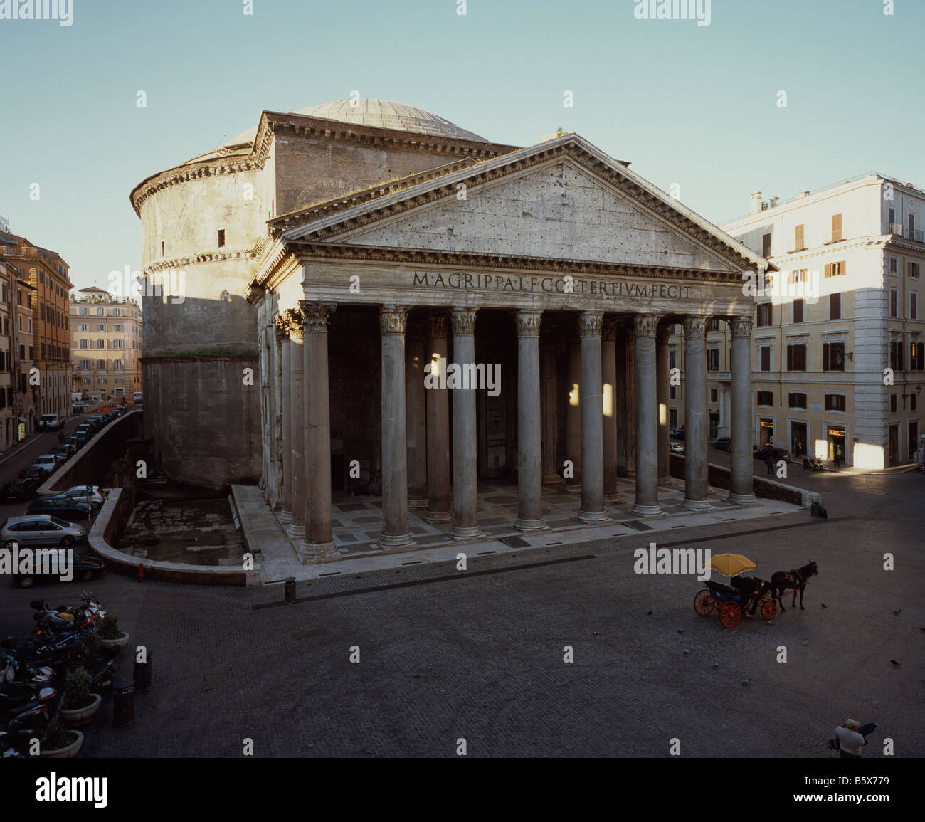 Pantheon rome exterior dome hi-res stock photography and images - Alamy