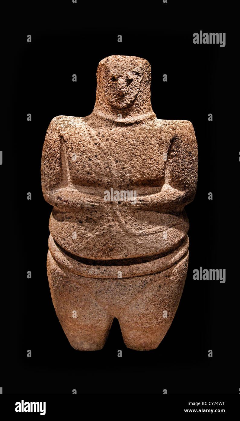 Standing female figure wearing a strap and a necklace Early–Middle Bronze Age 3rd–2nd millennium B.C.  Arabia H. 27 cm Arab Arab Stock Photo