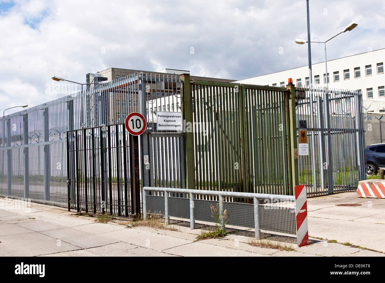 Police custody, detention, Dir ZA Gef 2, deportation facility, prison, Federal Office for Migration and Refugees in Berlin Stock Photo