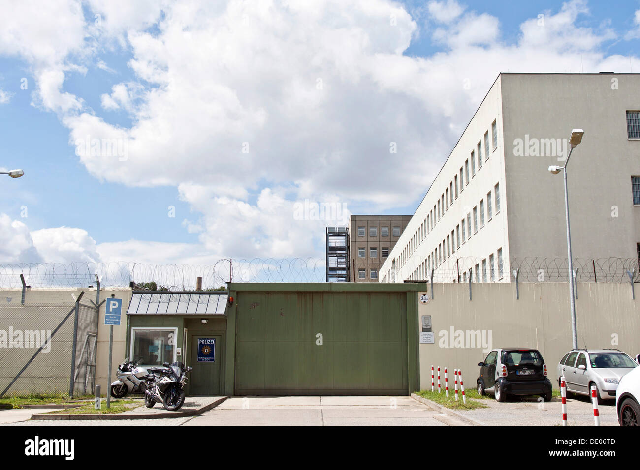 Police custody, detention, Dir ZA Gef 2, deportation facility, prison, Federal Office for Migration and Refugees in Berlin Stock Photo