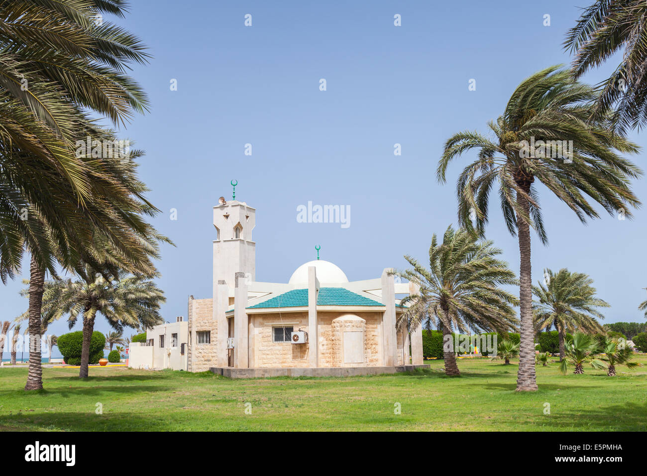 Modern mosque and palms in Rahima, Saudi Arabia Stock Photo