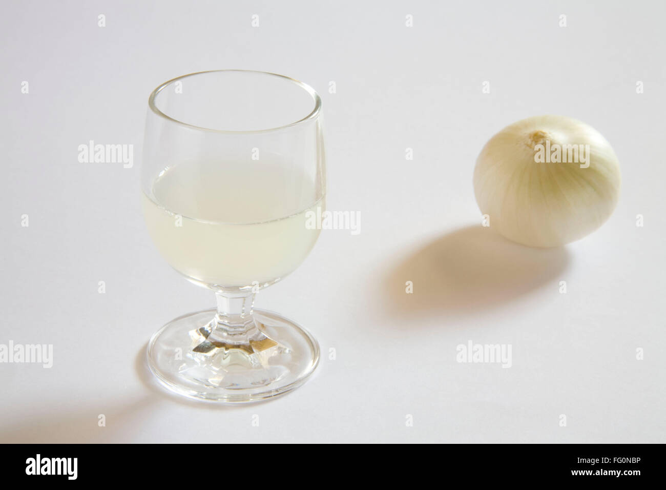 onion juice , kanda , piyaz ka rus , allium cepa Stock Photo