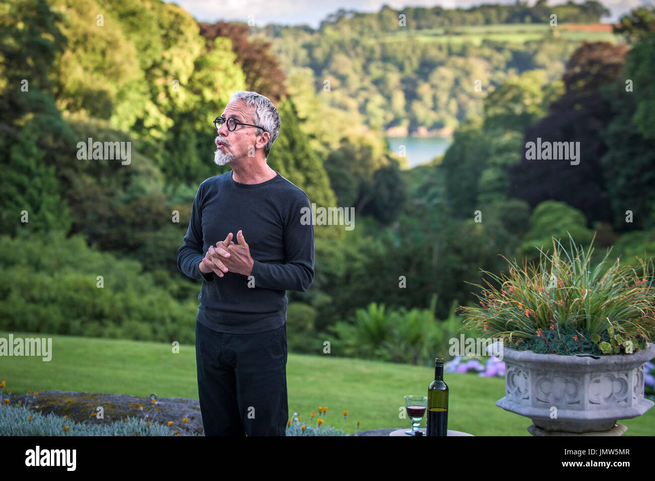 Theatre company, Finding the Will, performing Bard Heads at Trebah Garden in Cornwall. Stock Photo