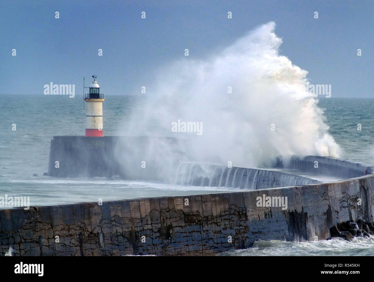 Newhaven, East Sussex. 29th November 2018. Strong winds continue along the south coast bringing with it large waves to Newhaven harbour. Credit: Peter Cripps/Alamy Live News Stock Photo