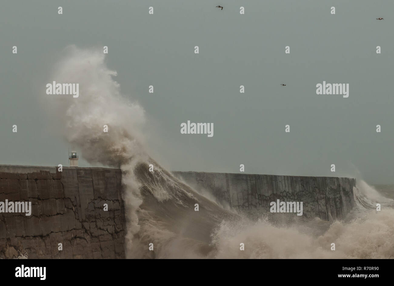 Newhaven, East Sussex, UK. 7 December 2018..Stormy conditions at the harbour West arm as strong wind from the West whips up the waves. Stock Photo