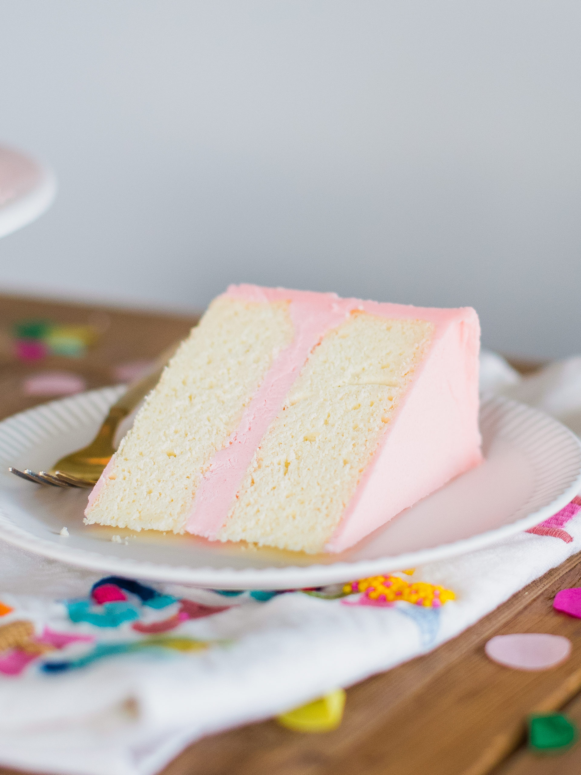 Sugar Free Vanilla Cake #sugarfreecake #lowsugarcake #sugarfreedesserts #sugarfreedessert #vanillacake #sugarfreevanillacake #swissmeringuebuttercream #SMB #sugarfreebuttercream #sugarfreecake