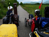 En clowns et vélo, ils promeuvent le festival Par Monts et par Veauche