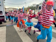 Léon Marchand, bananes, Barbie moustachue : les 50 meilleurs déguisements du Marathon du Beaujolais