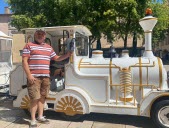 Cariste de métier, il devient conducteur de petit train pendant l’été