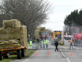 Des bottes de foin prennent feu : la circulation interrompue à Courlans