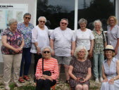 Les anciennes bénévoles de la bibliothèque découvrent le nouveau local