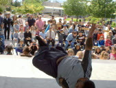 Du break dance sur le parvis de la mairie