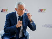 Les prix de 5 000 produits n’augmenteront pas ou baisseront, annonce Bruno Le Maire