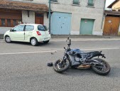 La Valbonne : une moto percute une voiture, la pilote projetée sur plusieurs mètres