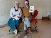 Ce couple transforme une maison en librairie-café indépendante