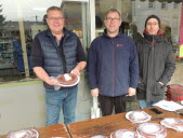 Les pompiers aux fourneaux pour préparer 120 kg de boudin