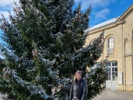 Les garagistes de Foucherans ont fait don de leur beau sapin pour les fêtes