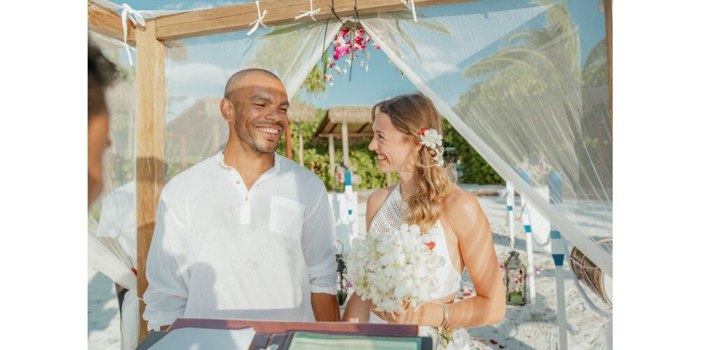 Avant Rillieux, Manon et Boladé se sont mariés aux Maldives.