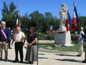 Une cérémonie du 14-Juillet sous le soleil