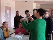 Une street artiste au collège du Lignon