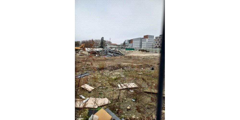 À la place, un pôle sportif, social et culturel devrait sortir de terre en 2027.  Photo Jean-Marc Manificat