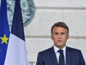 Macron poursuit les consultations, LFI appelle à la mobilisation... l'essentiel de ce mardi