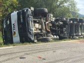 Quatre blessés dans une collision entre véhicules et poids lourds à Murs-et-Gélignieux