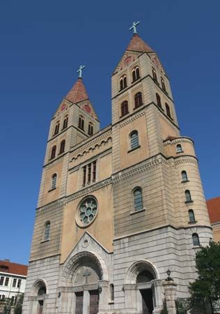 Qingdao: Saint Michael's Cathedral