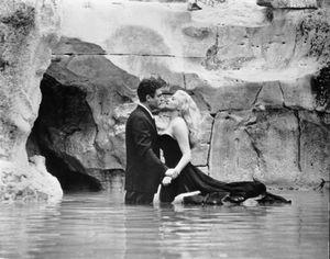 Marcello Mastroianni and Anita Ekberg in La dolce vita