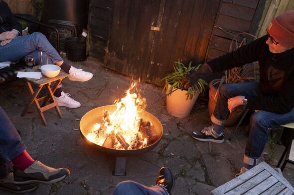 uk gardens with fire pit 5,000 fines