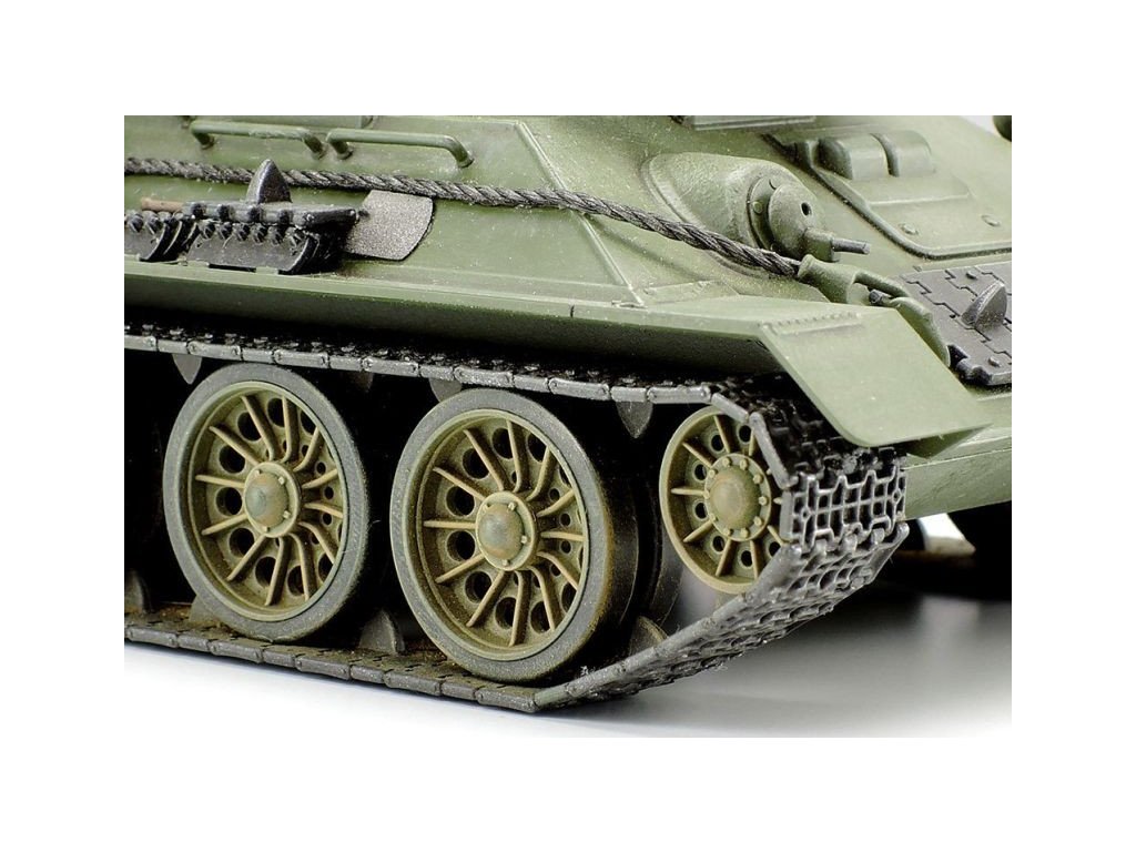 T-34/85 Soviet tank 1/48 - HT model