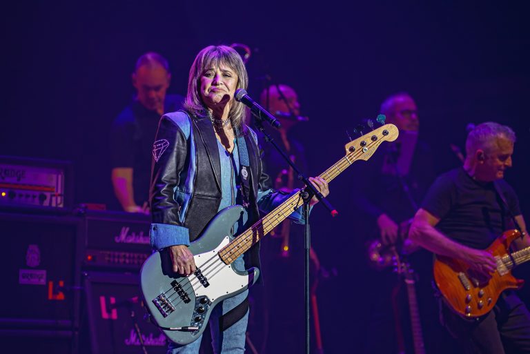 Suzi Quatro – 20/11/2024 – Leicester De Montfort Hall – Photos: Manny Manson, Images That Rock